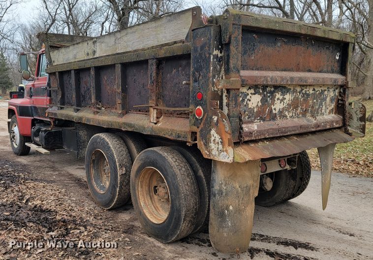 image for item JE9154 1985 Ford 9000  dump truck