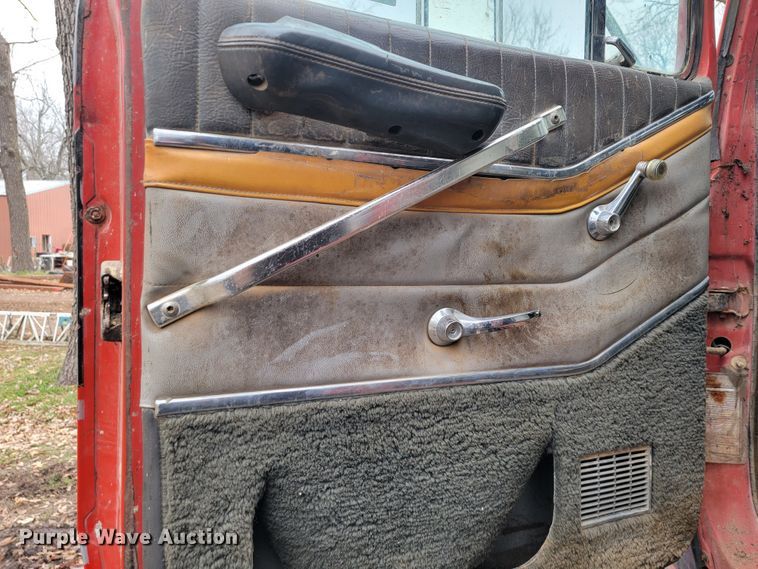 image for item JE9154 1985 Ford 9000  dump truck