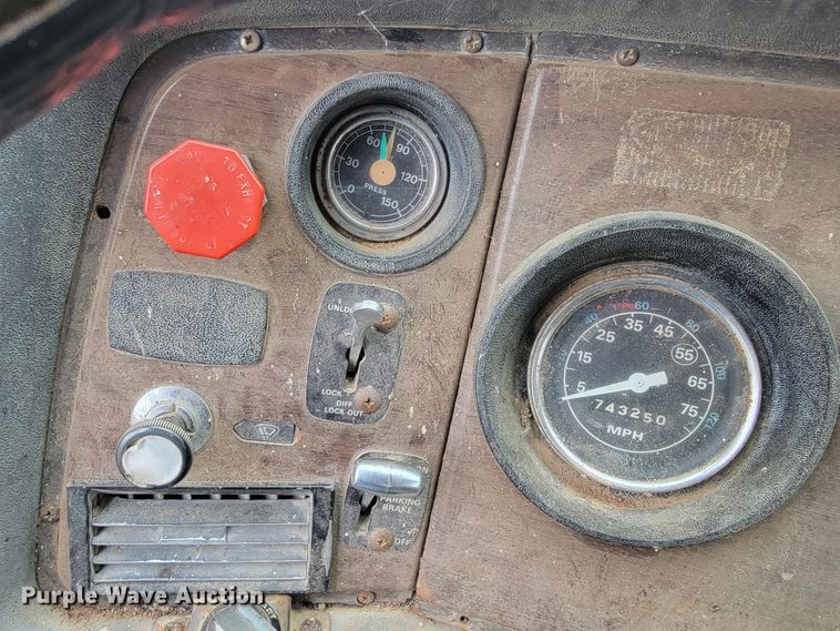 image for item JE9154 1985 Ford 9000  dump truck