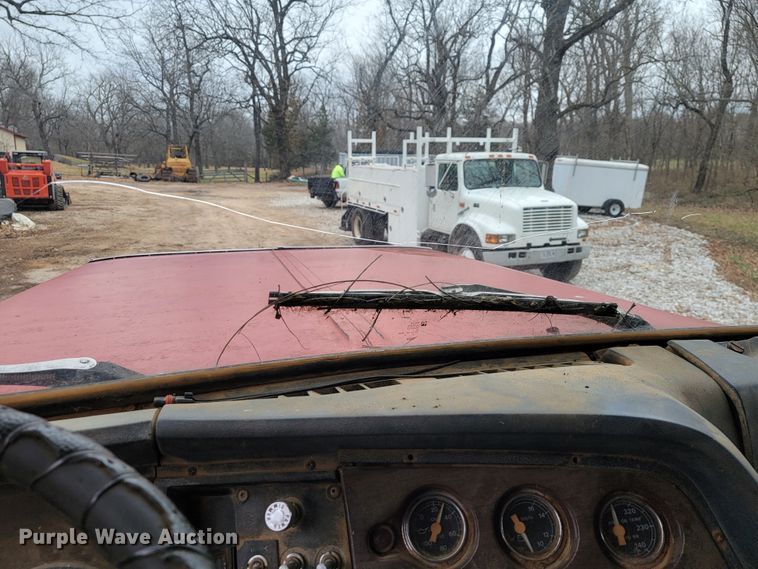 image for item JE9154 1985 Ford 9000  dump truck