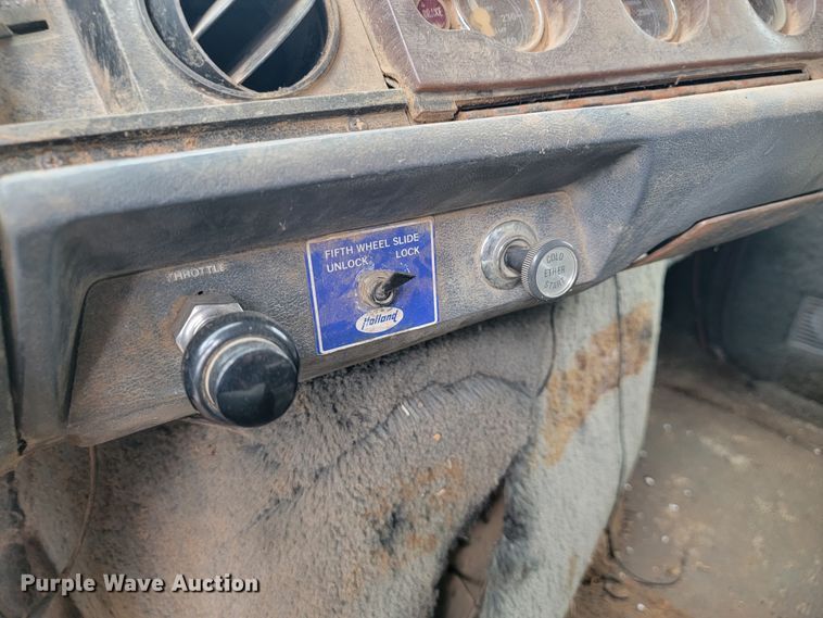 image for item JE9154 1985 Ford 9000  dump truck