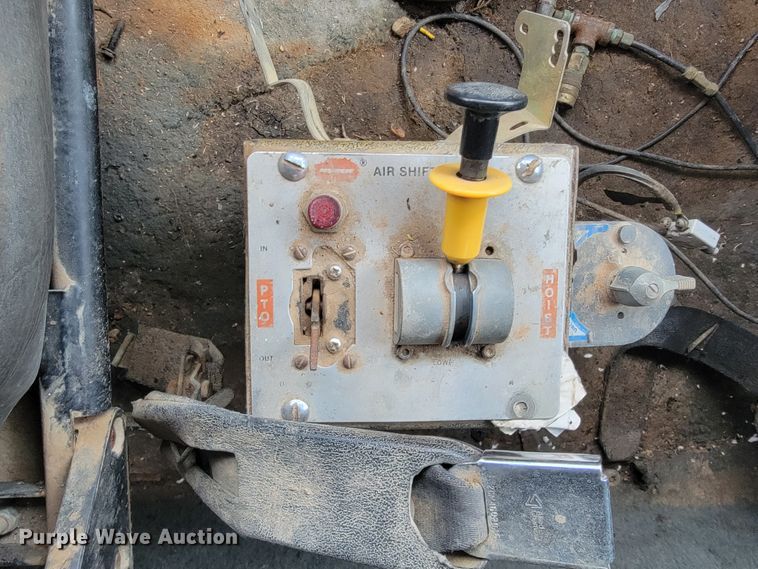 image for item JE9154 1985 Ford 9000  dump truck