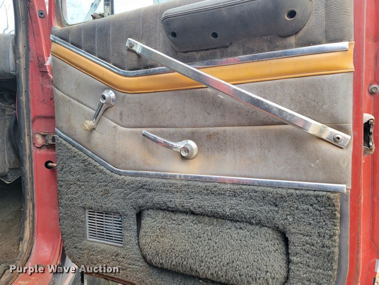 image for item JE9154 1985 Ford 9000  dump truck