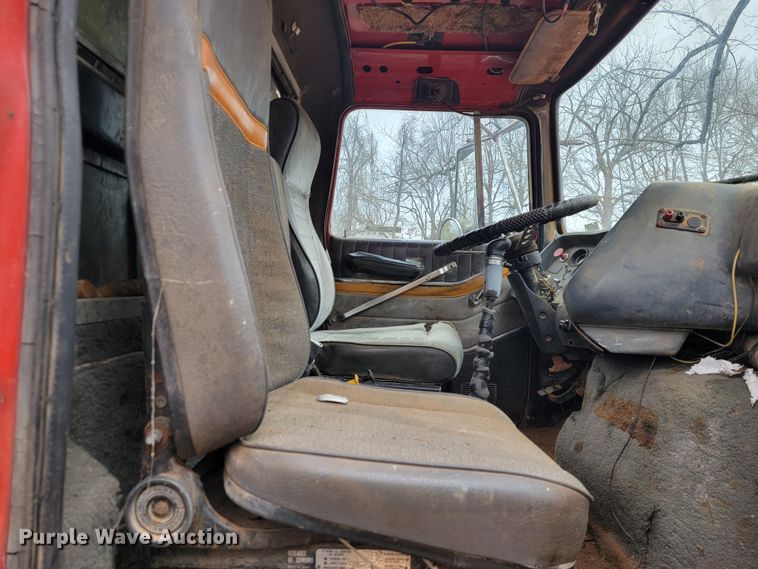 image for item JE9154 1985 Ford 9000  dump truck