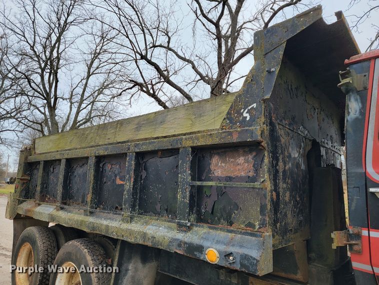 image for item JE9154 1985 Ford 9000  dump truck