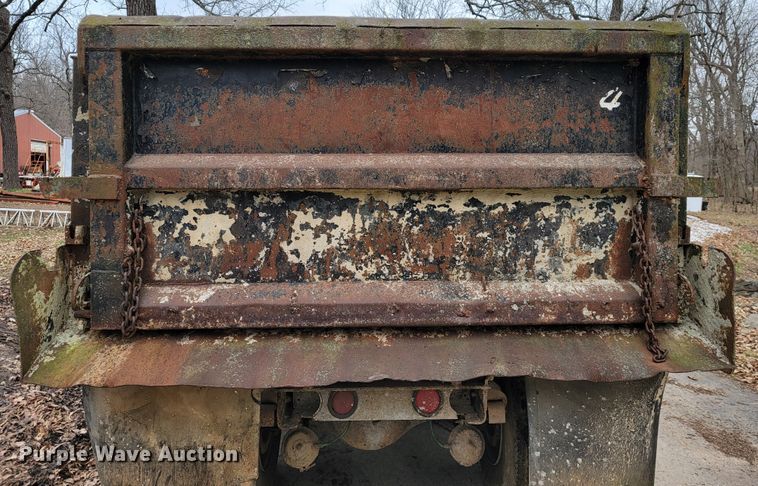 image for item JE9154 1985 Ford 9000  dump truck