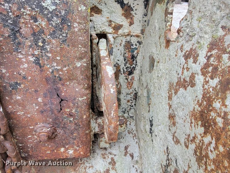 image for item JE9154 1985 Ford 9000  dump truck