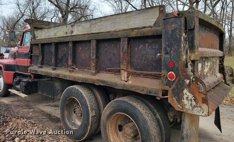 image for item JE9154 1985 Ford 9000  dump truck