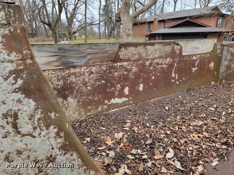 image for item JE9154 1985 Ford 9000  dump truck