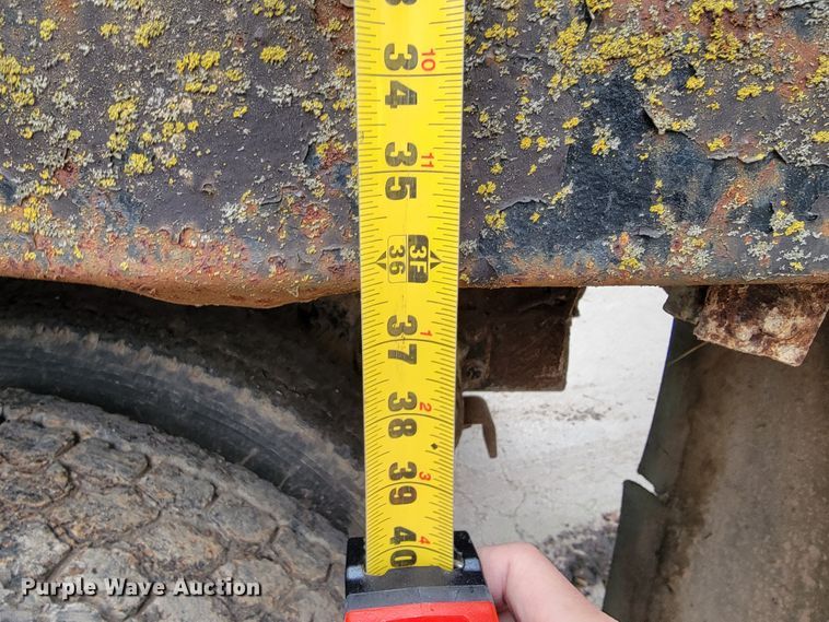 image for item JE9154 1985 Ford 9000  dump truck