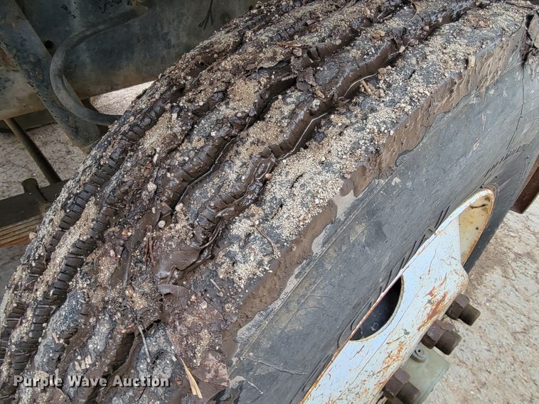 image for item JE9154 1985 Ford 9000  dump truck