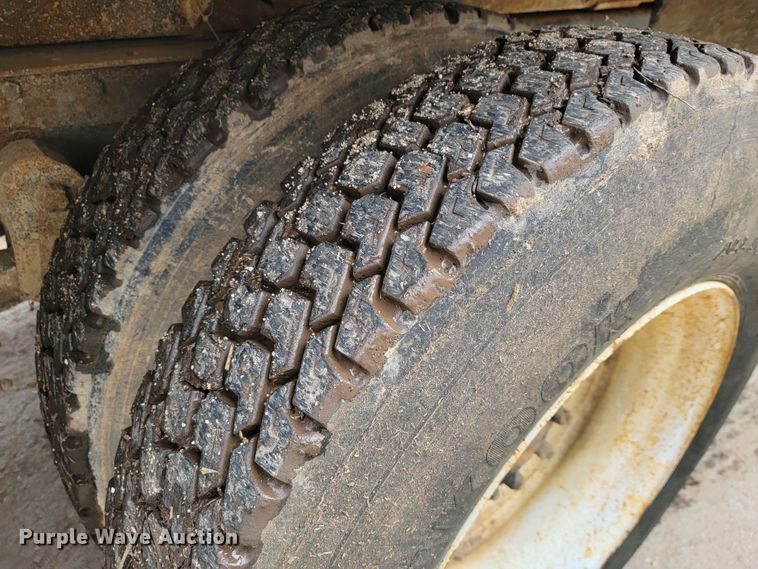 image for item JE9154 1985 Ford 9000  dump truck