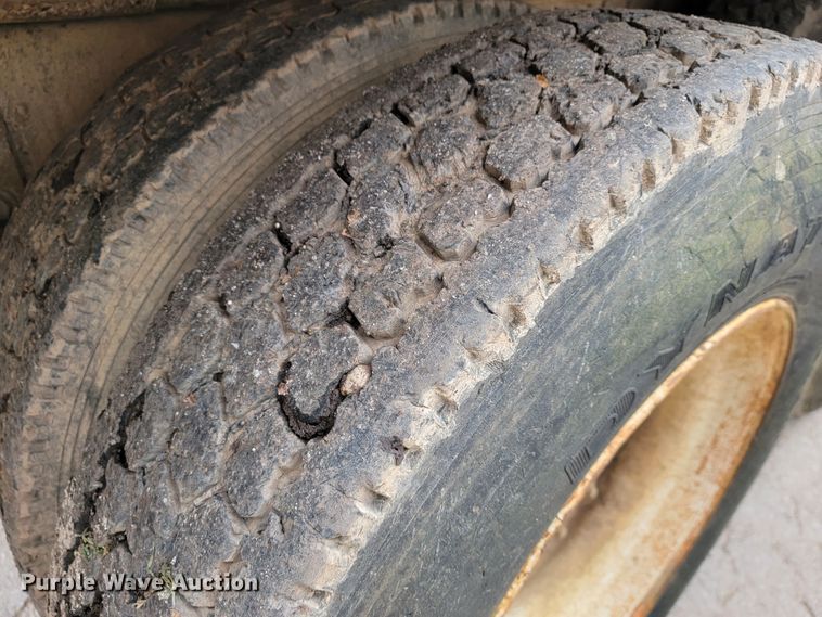 image for item JE9154 1985 Ford 9000  dump truck