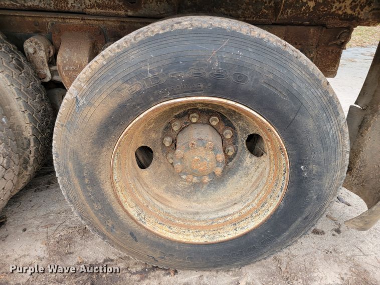 image for item JE9154 1985 Ford 9000  dump truck