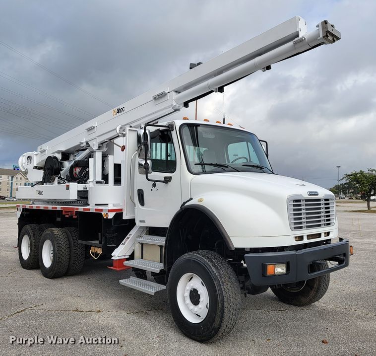 image for item JE9168 2004 Freightliner Business Class M2  pressure digger truck