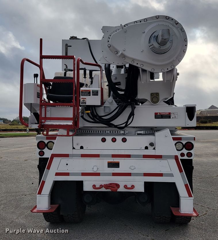 image for item JE9168 2004 Freightliner Business Class M2  pressure digger truck