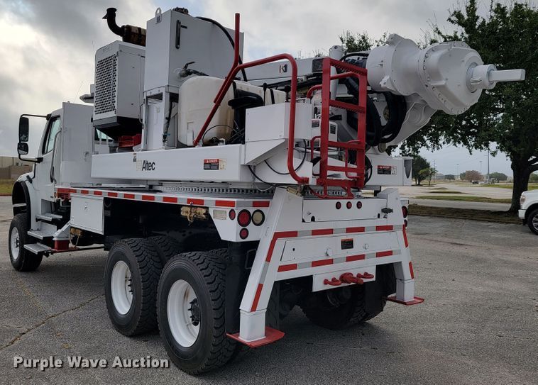 image for item JE9168 2004 Freightliner Business Class M2  pressure digger truck