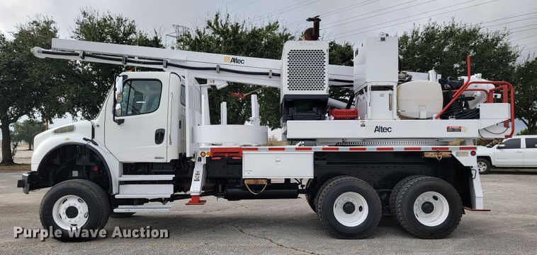 image for item JE9168 2004 Freightliner Business Class M2  pressure digger truck