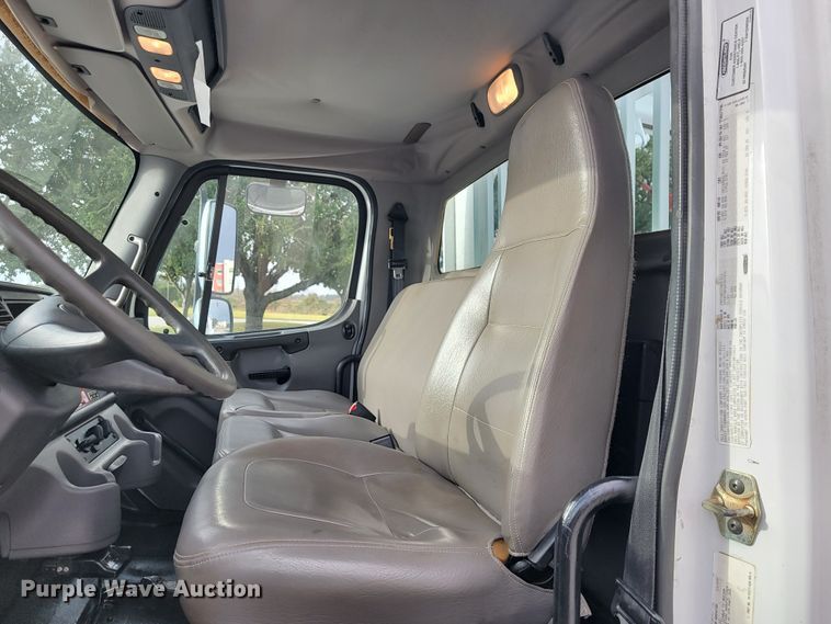 image for item JE9168 2004 Freightliner Business Class M2  pressure digger truck