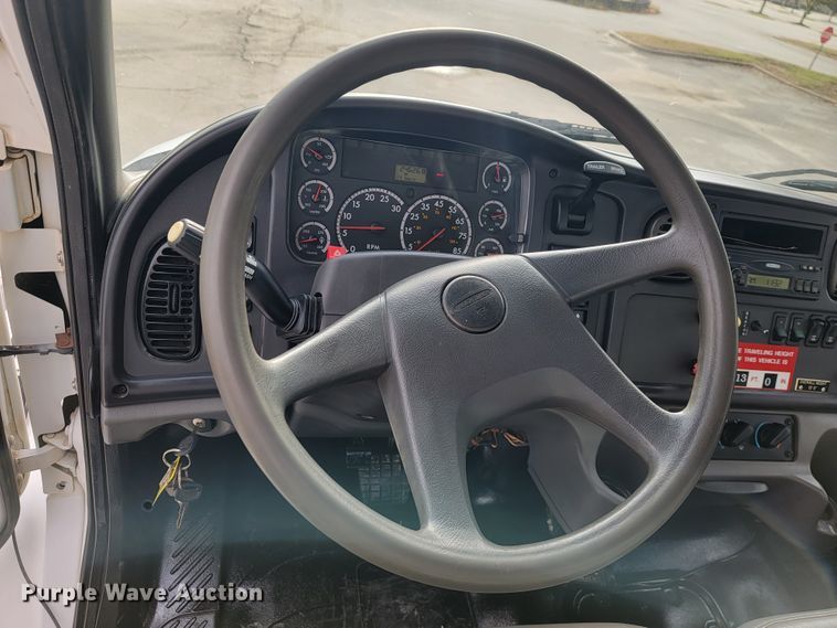 image for item JE9168 2004 Freightliner Business Class M2  pressure digger truck