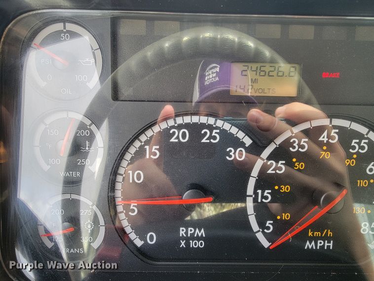 image for item JE9168 2004 Freightliner Business Class M2  pressure digger truck