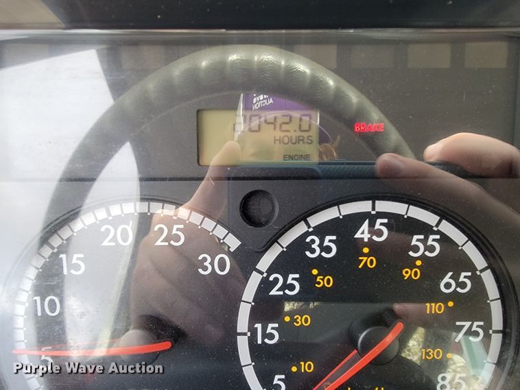 image for item JE9168 2004 Freightliner Business Class M2  pressure digger truck