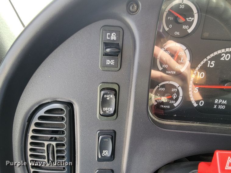 image for item JE9168 2004 Freightliner Business Class M2  pressure digger truck