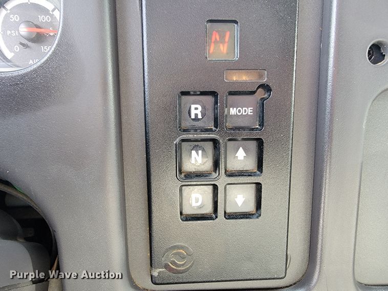 image for item JE9168 2004 Freightliner Business Class M2  pressure digger truck