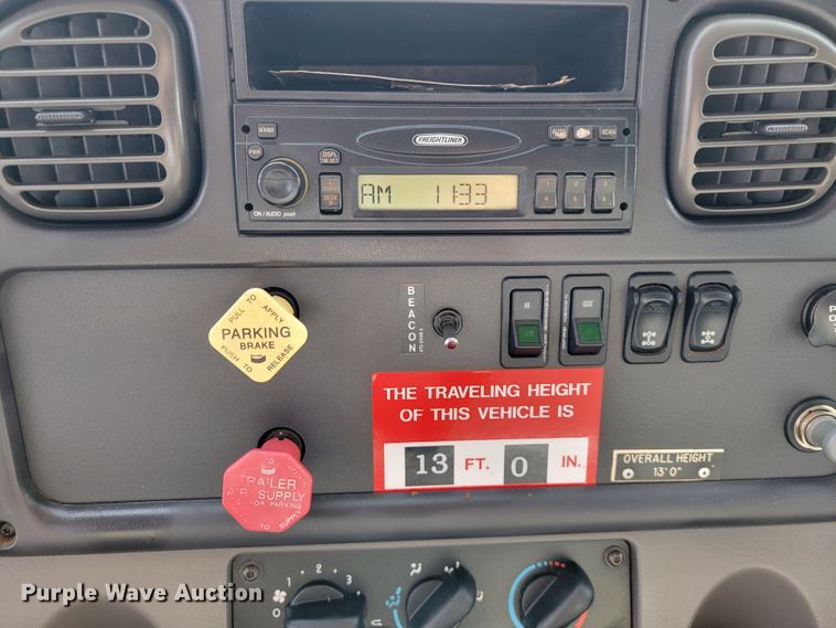 image for item JE9168 2004 Freightliner Business Class M2  pressure digger truck