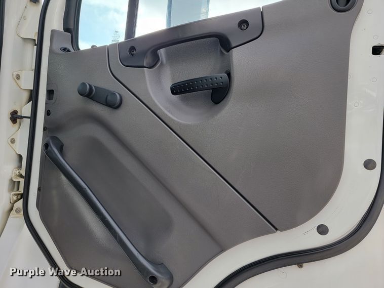 image for item JE9168 2004 Freightliner Business Class M2  pressure digger truck