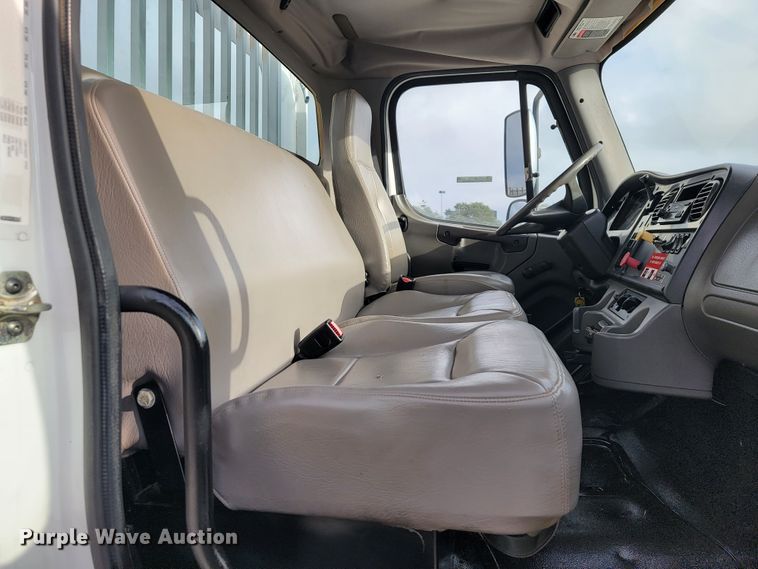 image for item JE9168 2004 Freightliner Business Class M2  pressure digger truck