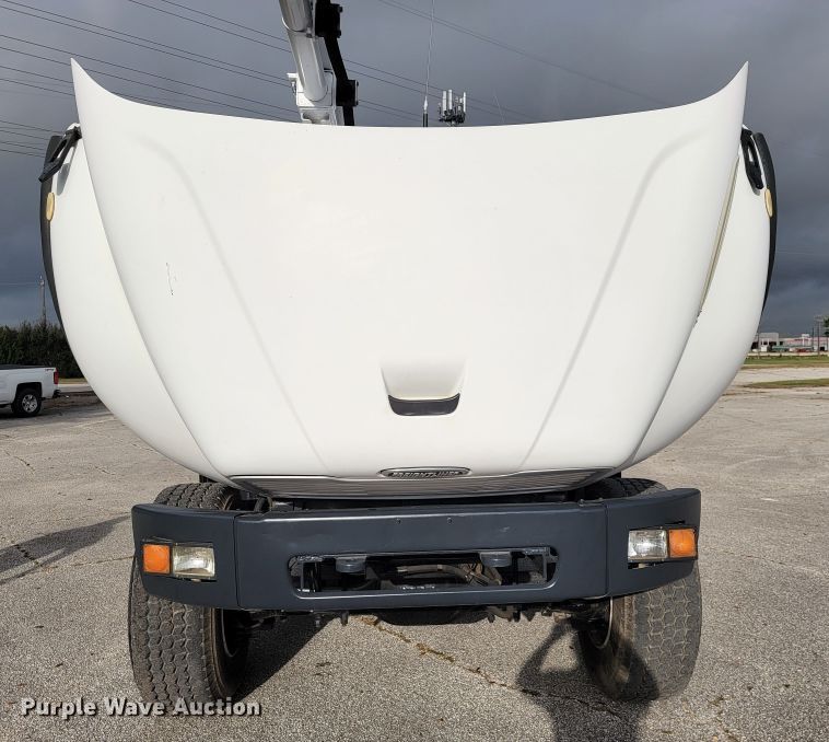 image for item JE9168 2004 Freightliner Business Class M2  pressure digger truck