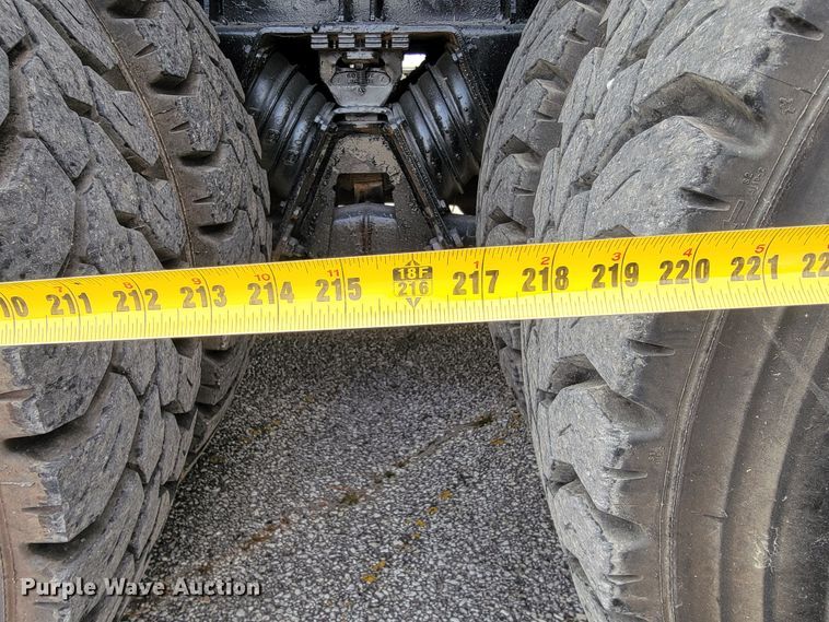 image for item JE9168 2004 Freightliner Business Class M2  pressure digger truck