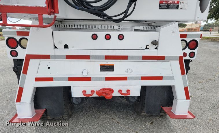 image for item JE9168 2004 Freightliner Business Class M2  pressure digger truck