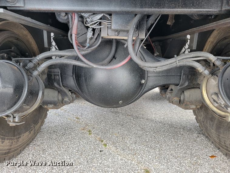 image for item JE9168 2004 Freightliner Business Class M2  pressure digger truck