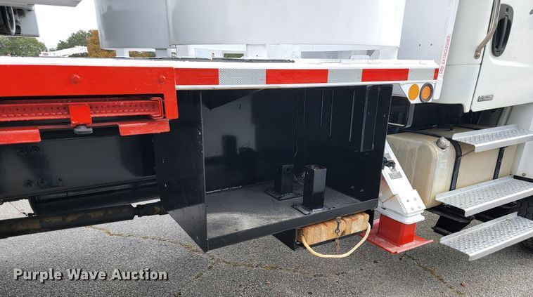 image for item JE9168 2004 Freightliner Business Class M2  pressure digger truck