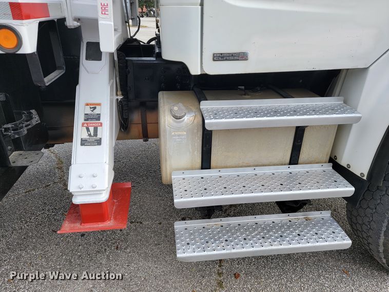 image for item JE9168 2004 Freightliner Business Class M2  pressure digger truck