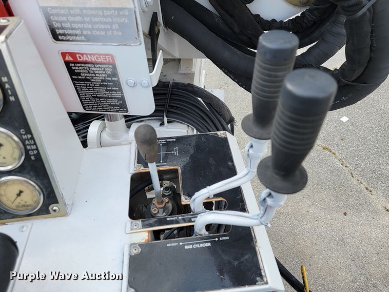 image for item JE9168 2004 Freightliner Business Class M2  pressure digger truck