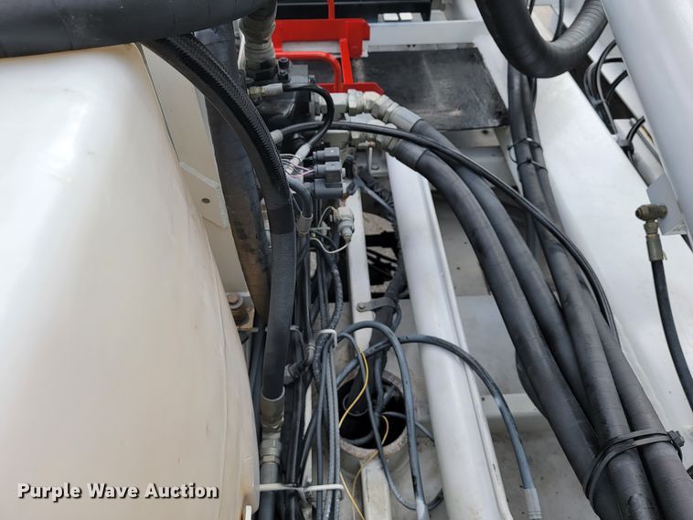 image for item JE9168 2004 Freightliner Business Class M2  pressure digger truck