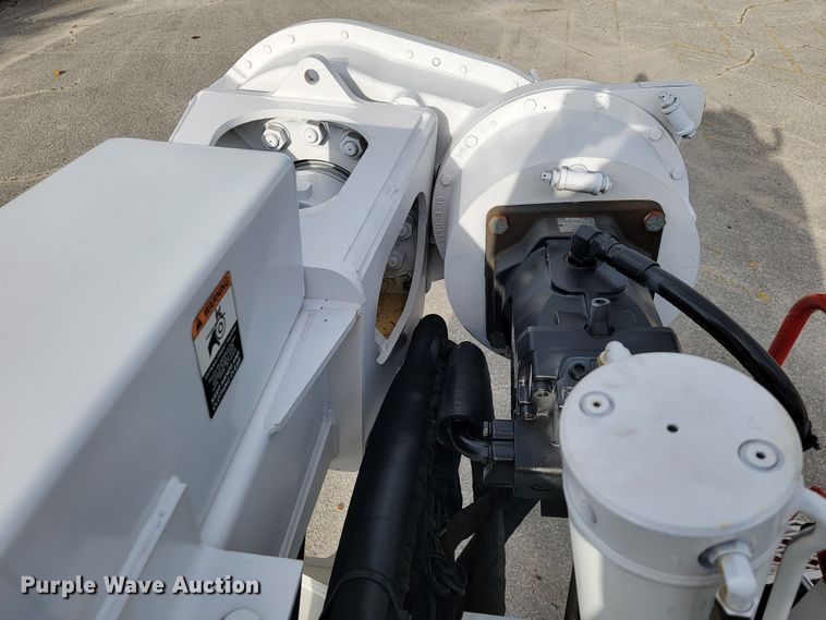 image for item JE9168 2004 Freightliner Business Class M2  pressure digger truck