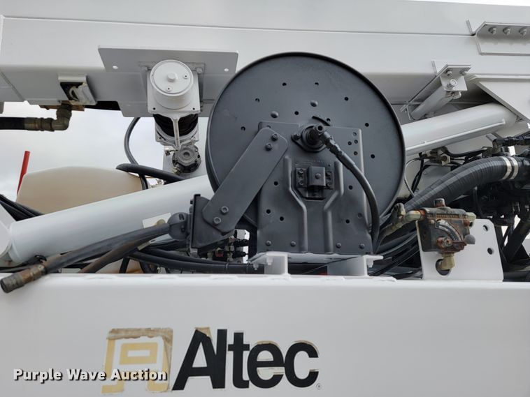 image for item JE9168 2004 Freightliner Business Class M2  pressure digger truck