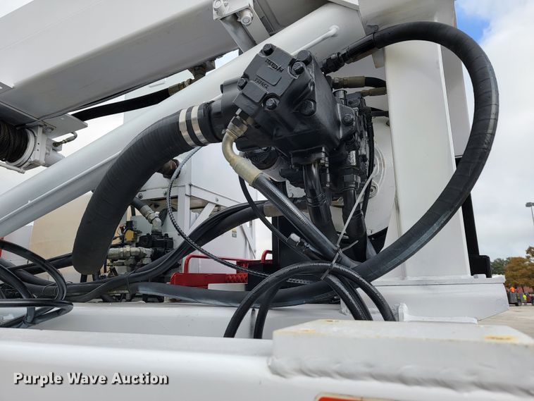 image for item JE9168 2004 Freightliner Business Class M2  pressure digger truck