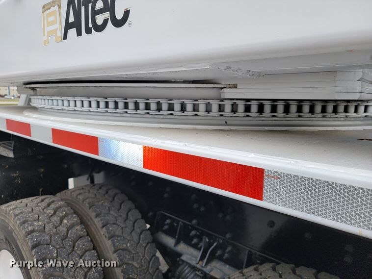 image for item JE9168 2004 Freightliner Business Class M2  pressure digger truck