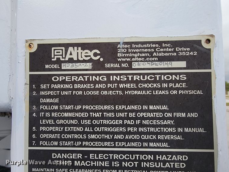 image for item JE9168 2004 Freightliner Business Class M2  pressure digger truck