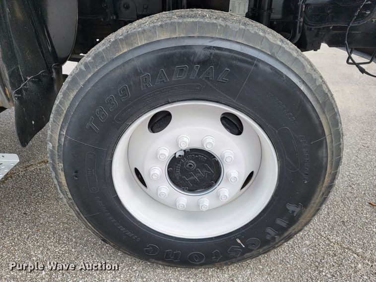 image for item JE9168 2004 Freightliner Business Class M2  pressure digger truck