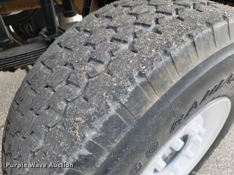 image for item JE9168 2004 Freightliner Business Class M2  pressure digger truck