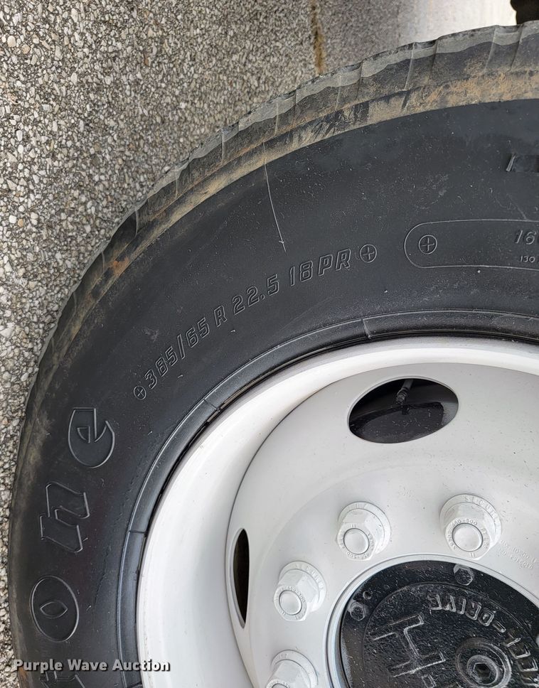 image for item JE9168 2004 Freightliner Business Class M2  pressure digger truck