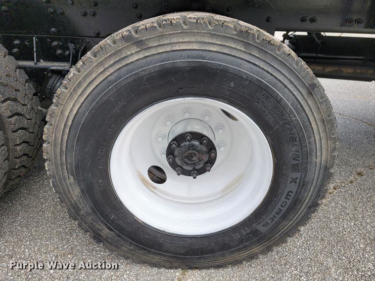 image for item JE9168 2004 Freightliner Business Class M2  pressure digger truck