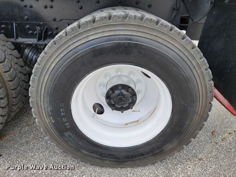 image for item JE9168 2004 Freightliner Business Class M2  pressure digger truck