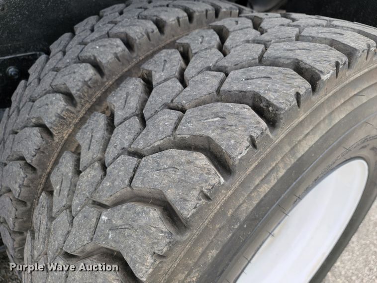 image for item JE9168 2004 Freightliner Business Class M2  pressure digger truck